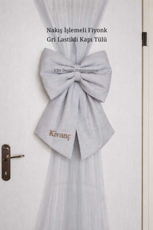 NAKIŞ İSİM İŞLEMELİ FİYONK KAPI SÜSÜ ve LASTİKLİ KAPI TÜLÜ