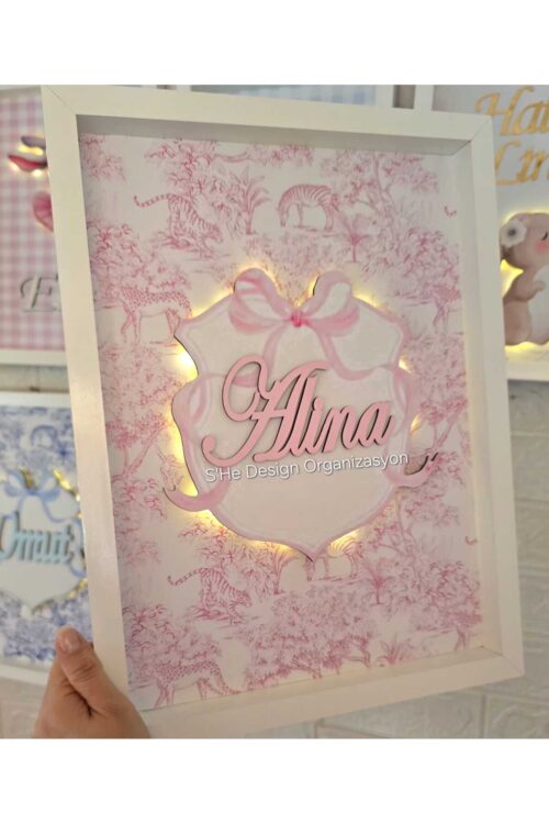 30x40 BÜYÜK BOY LEDLİ AHŞAP OBJELİ KAPI SÜSÜ / KIZ BEBEK İSMİNE ÖZEL HASTANE DOĞUM ODASI KAPI SÜSÜ