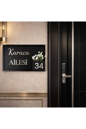 Kişiye Özel Ahşap Çerçeveli Aile İsmi ve Kapı Numarası Tabelası – Dekoratif Kapı Süsü