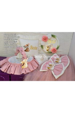 Bebek İsmine Özel Hazırlanan Çiçekli Tavşanlı Kapı Süsü Takı Yastığı Ve Seti