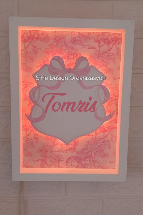 1_org_zoom-261.jpg 30x40 BÜYÜK BOY LEDLİ AHŞAP OBJELİ KAPI SÜSÜ / BEBEK İSMİNE ÖZEL HASTANE DOĞUM ODASI KAPI SÜSÜ