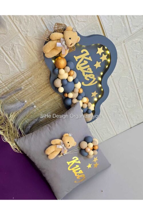 BEBK İSMİNE ÖZEL HAZIRLANAN LEDLİ BULUT KAPI SÜSÜ VE TAKI YASTIĞI