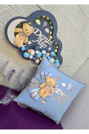 BEBEK İSMİNE ÖZEL HAZIRLANAN LEDLİ BULUT AHŞAP KAPI SÜSÜ VE TAKI YASTIĞI