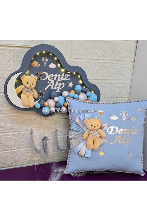 BEBEK İSMİNE ÖZEL HAZIRLANAN LEDLİ BULUT AHŞAP KAPI SÜSÜ VE TAKI YASTIĞI