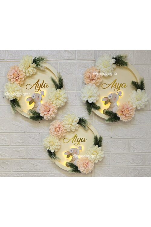 KIZ BEBEK İSMİNE ÖZEL HAZIRLANAN TAVŞANLI ÇİÇEKLİ PANO