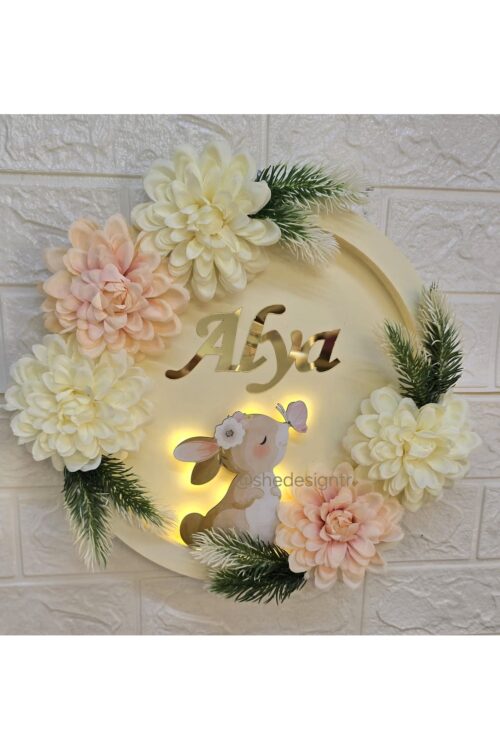 KIZ BEBEK İSMİNE ÖZE HAZIRLANAN AHŞAP TAVŞAN FİGÜRLÜ ÇİÇEKLİ HASTANE ODASI KAPI SÜSÜ