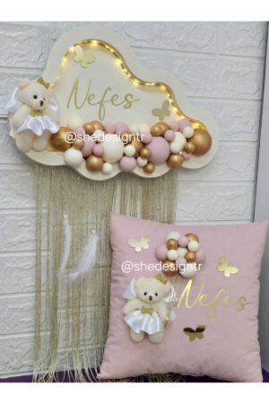 Bebek İsmine Özel Hazırlanan Ledli Bulut Kapı Süsü ve Takı Yastığı Pudra Krem
