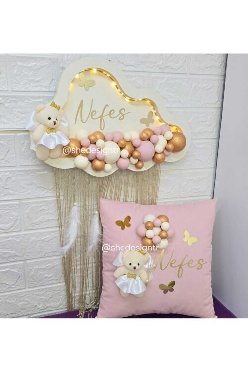 Bebek İsmine Özel Hazırlanan Ledli Bulut Kapı Süsü ve Takı Yastığı Pudra Krem