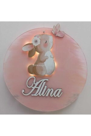 KIZ BEBEK İSMİNE ÖZEL HAZIRLANAN TAVŞANLI LEDLİ PLEKSİ KAPI SÜSÜ