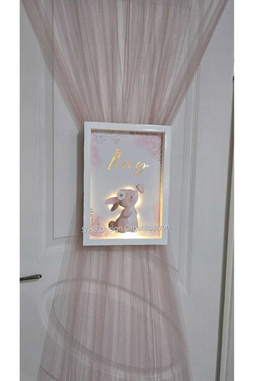 LEDLİ AHŞAP OBJELİ KAPI SÜSÜ VE LASTİKLİ KAPI TÜLÜ / BEBEK İSMİNE ÖZEL HASTANE DOĞUM ODASI KAPI SÜSÜ